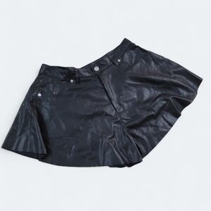 Blank NYC Black Faux Leather Shorts Flouncy Vegan Size 31